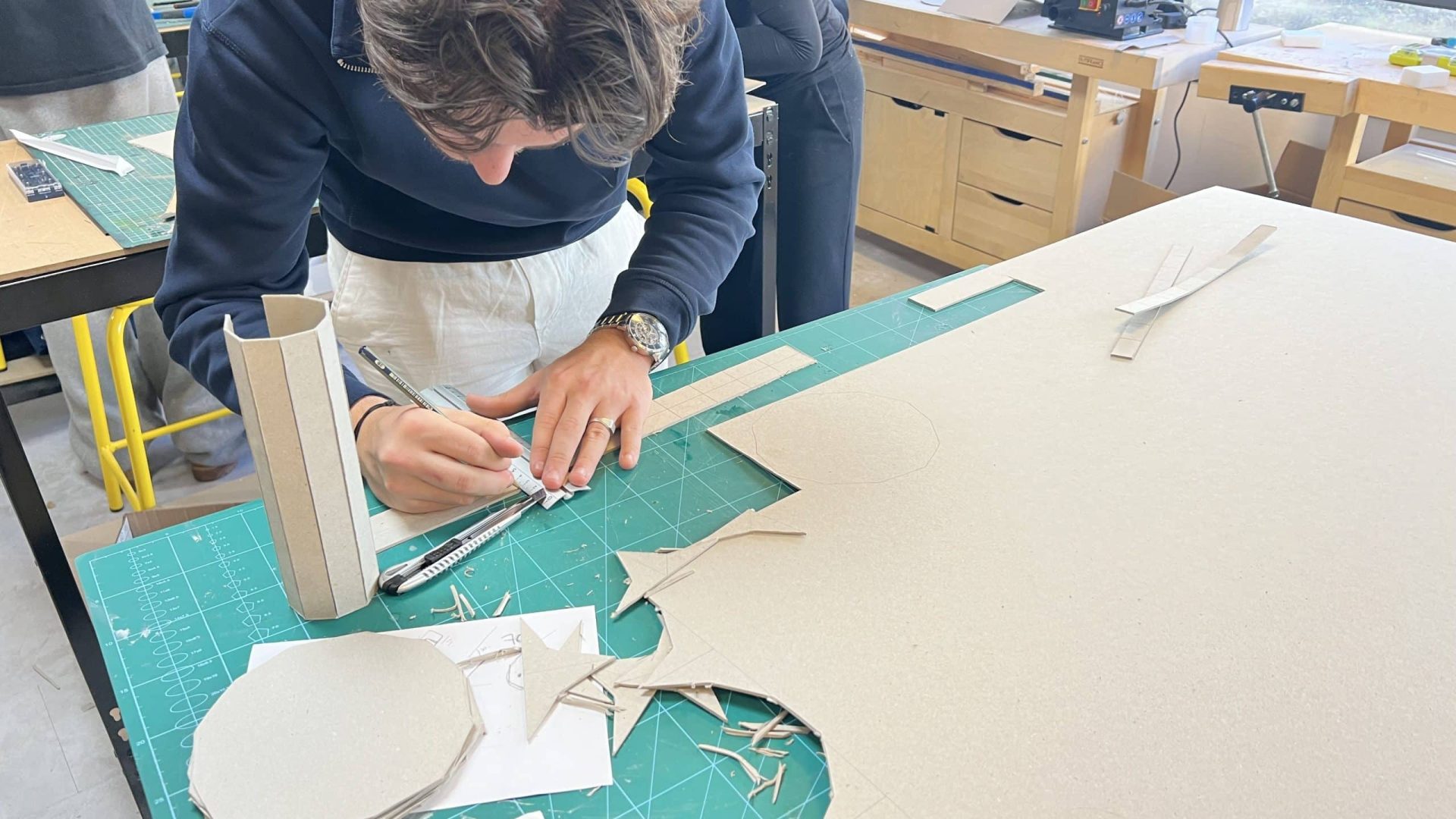 Etudiants en design produit de l'ESDAC Lyon en visite chez Matière Grise