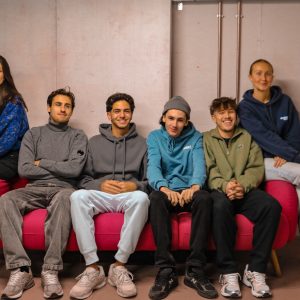 nos étudiants d’Aix et Marseille en 1ère année de Bachelor Arts & Design et en 2ème année de Bachelor Design Produit ont pris part à une expérience immersive et innovante : le Workshop Créatif – IA de Plaisir, organisé par Chroniques à la Friche Belle de Mai à Marseille.